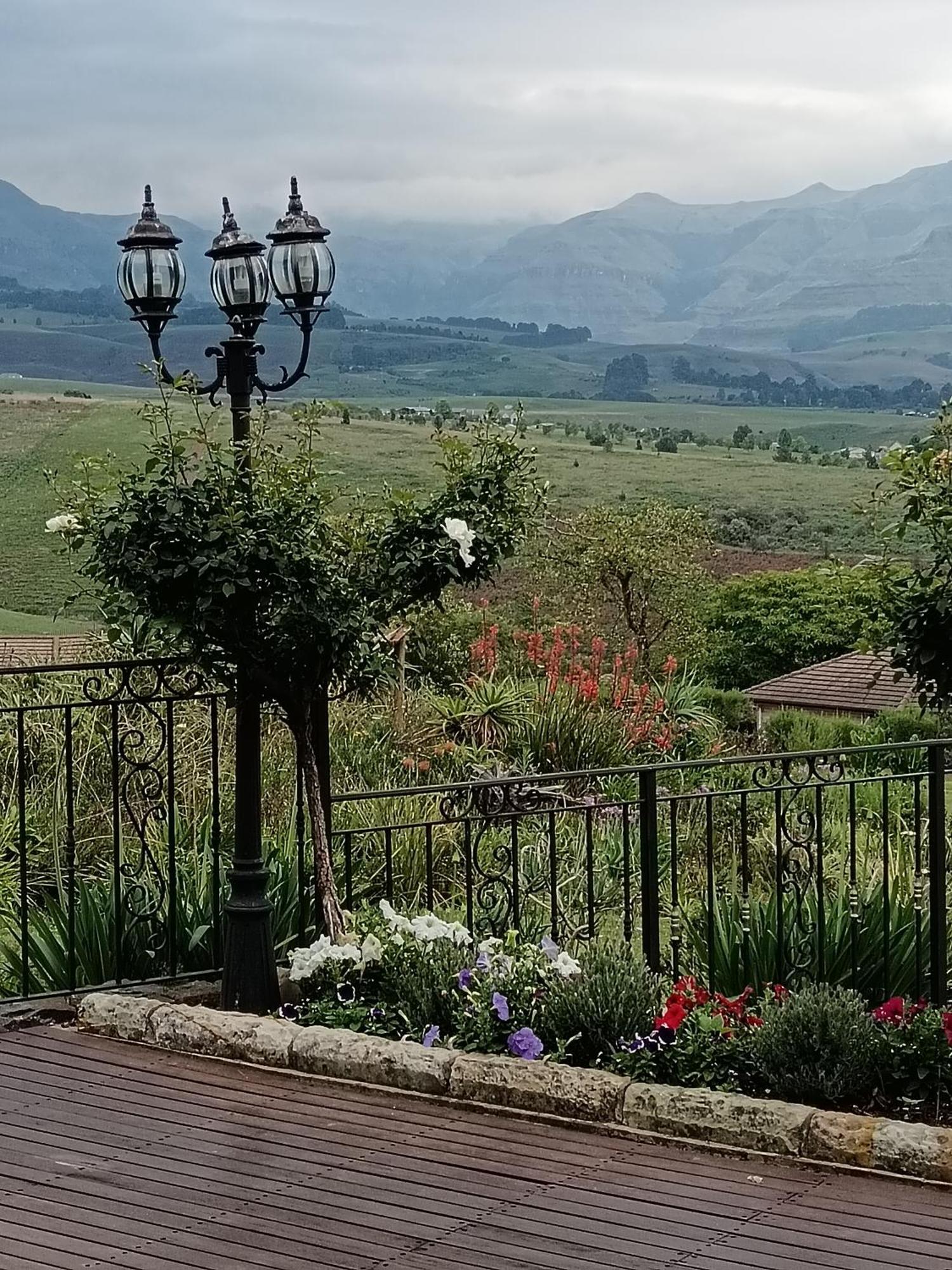 Inkungu Lodge Champagne Valley Ngoại thất bức ảnh
